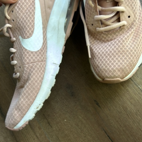 Nike Air Max Motion 11 shoes ! Size 9.5 Women's Blush Athletic Shoes - Picture 6 of 7